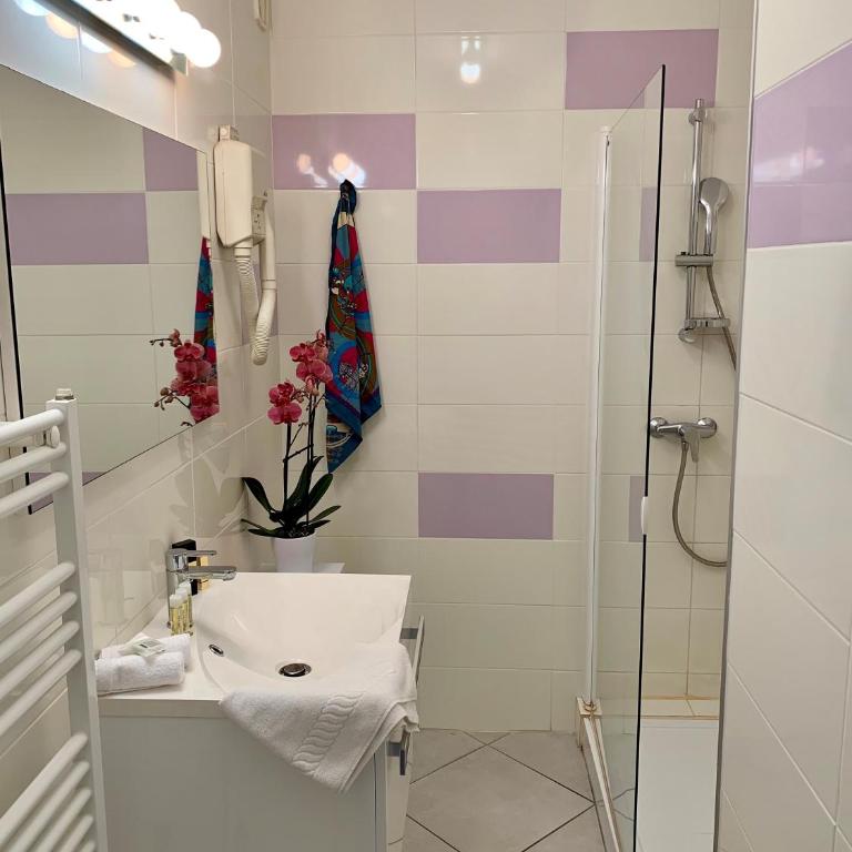 Hôtel Brun - Chambre Lits Jumeaux avec Douche - 2