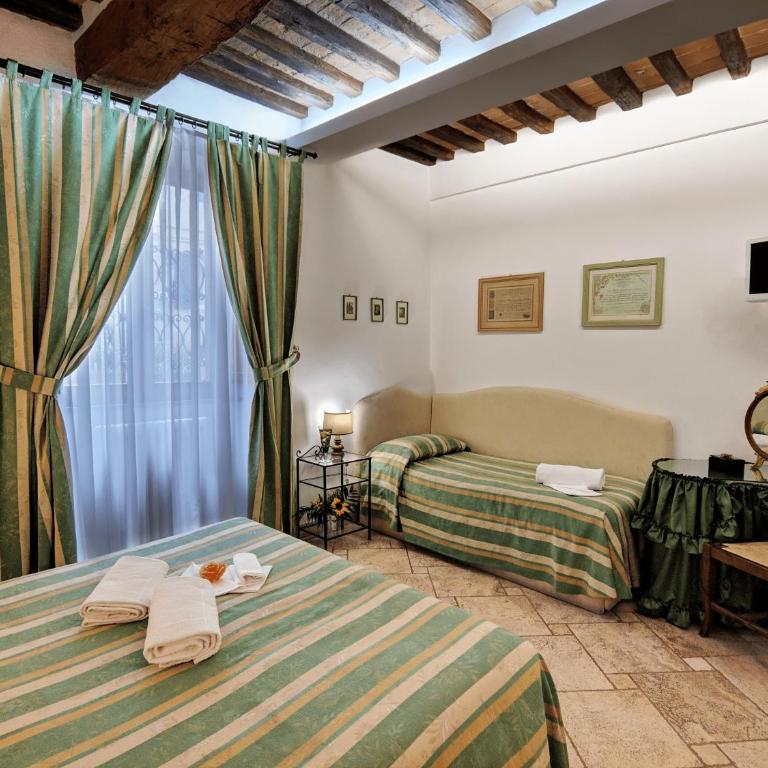 B&B Siena In Centro - Diffuso - Camera Tripla Comfort - 2