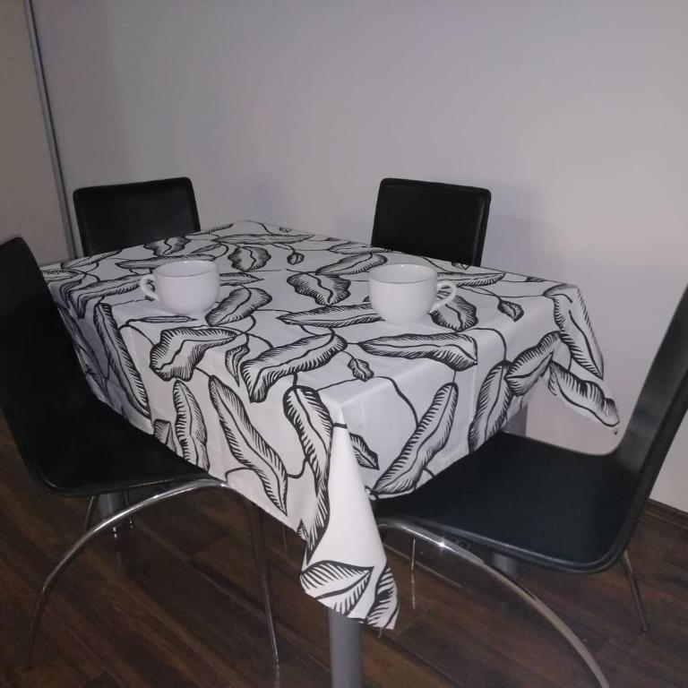 Yellow apartment, central Podgorica - Three-Bedroom Apartment - 6