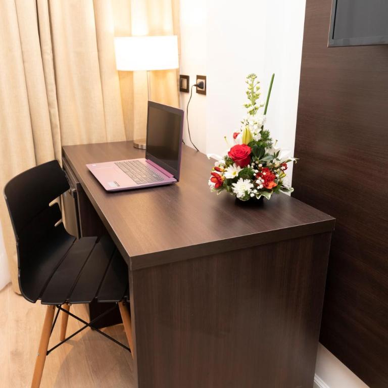 Amerian Rafaela Hotel - Standard Double Room - 4