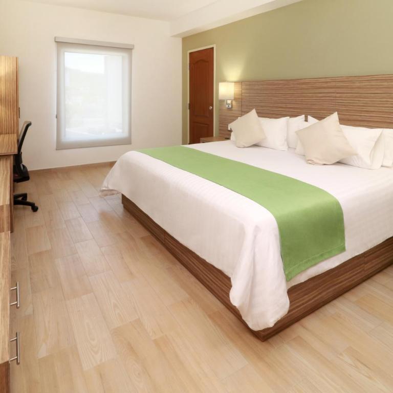Wyndham Garden Monterrey Valle Real - King Room - 3