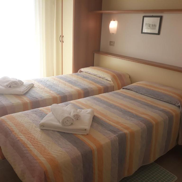 Hotel Conti - Standard Doppel- oder Zweibettzimmer - 3