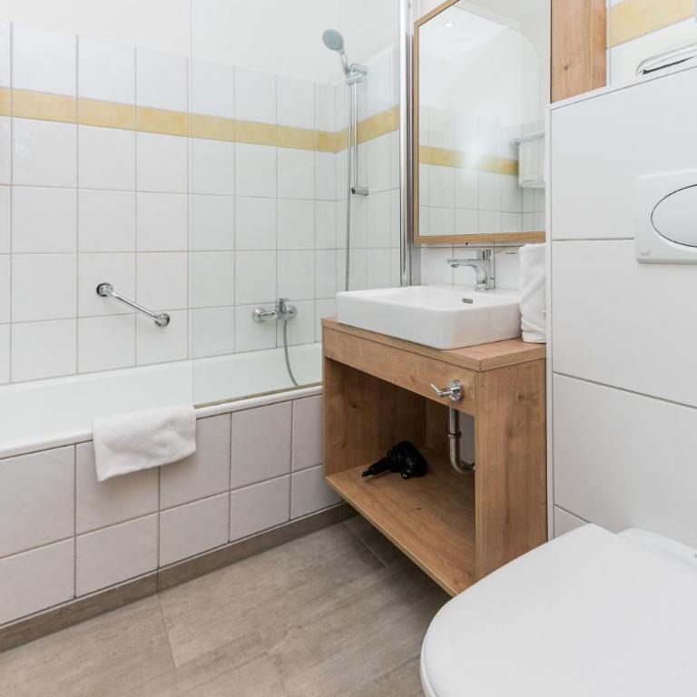 Hotel Zur Post - Doppelzimmer mit Balkon - 2
