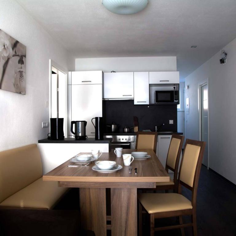TownVille - Apartment with Terrace - 15