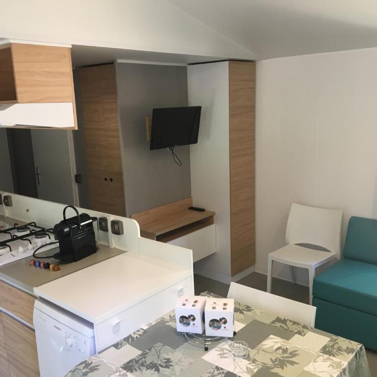 Camping La Pinède - Mobile Home Girolata - 3