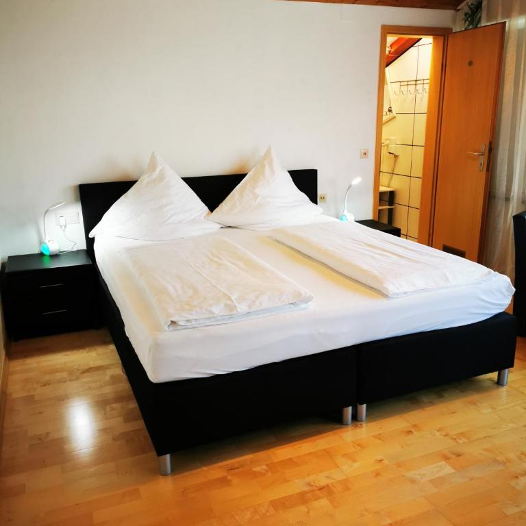 Pension Mozart - Doppelzimmer - 4