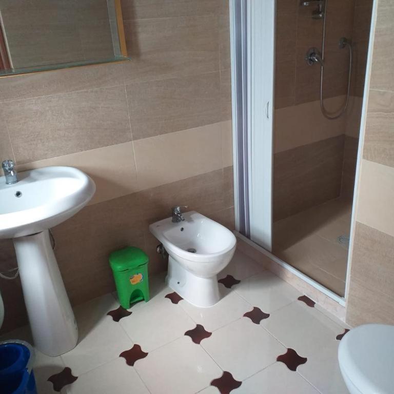 Mafrolla Carlo - Camera Quadrupla con Bagno Privato - 1