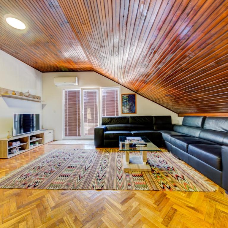 Castelomi - Deluxe Quadruple Room - 2