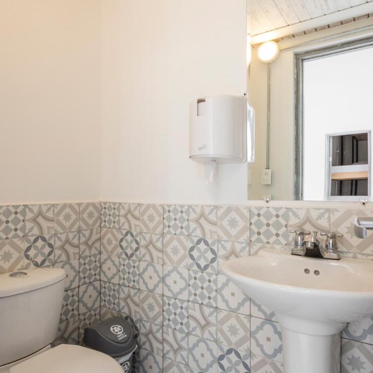 Gastón Coliving - Habitación Compartida Mixta de 6 camas - 1