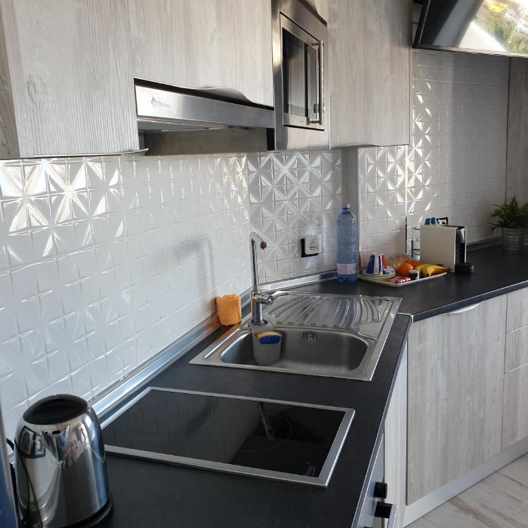 Views, international channels, A-C, pool, bar - Apartamento Estudio - 14