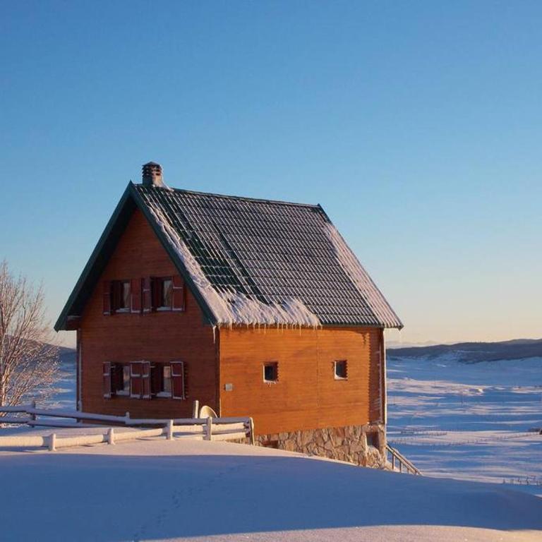 Family Farm Apartments - Three-Bedroom Apartment - 10