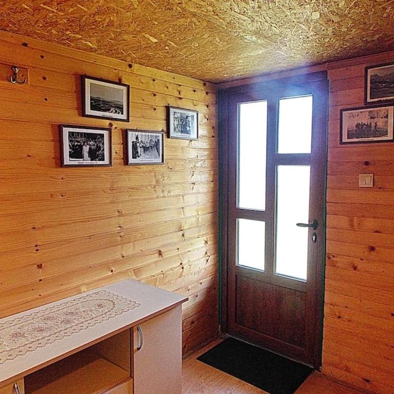 Family Farm Apartments - One-Bedroom Apartment with Patio - 9