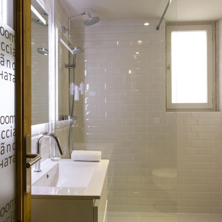 Hôtel Beauregard, The Originals Relais - Superior Double Room - Lake and Garden Side - 11