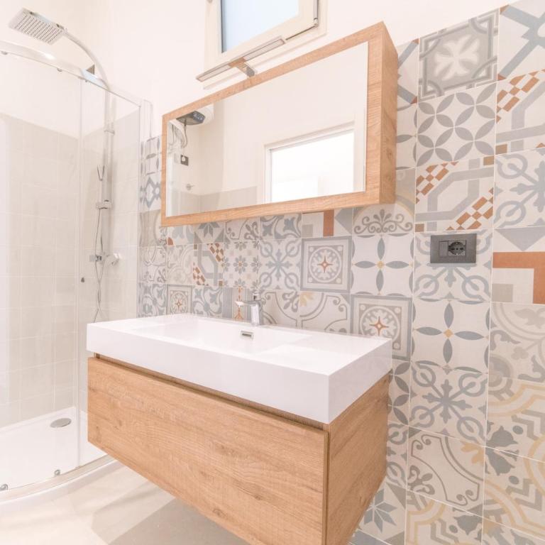 Linee Moderne Apt - Wifi - AC - Appartamento con 2 Camere da Letto - 2