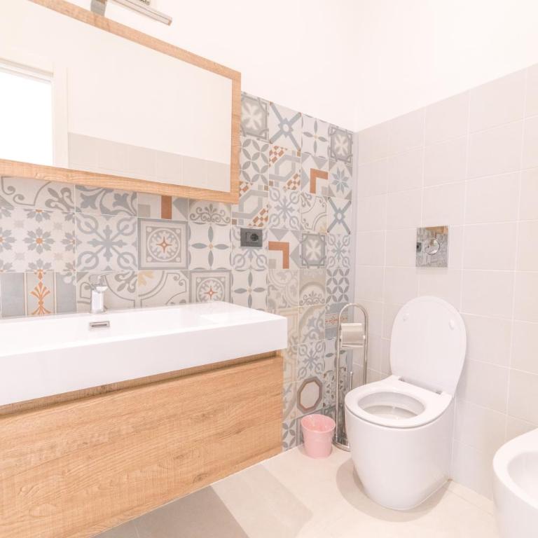 Linee Moderne Apt - Wifi - AC - Appartamento con 2 Camere da Letto - 18