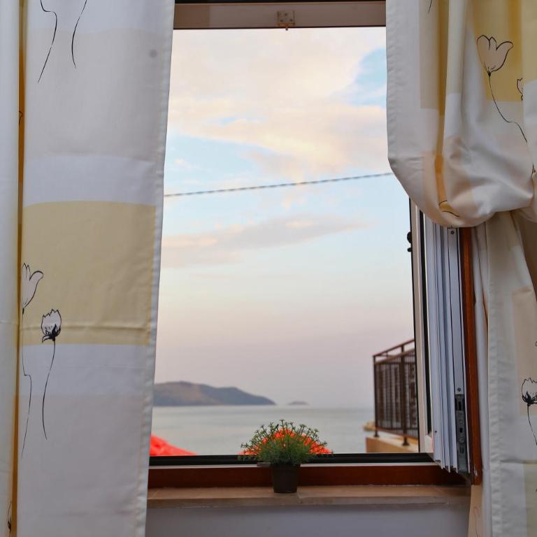 Tamaris Apartmani Igalo Centar - Studio Apartment with Sea View - 4