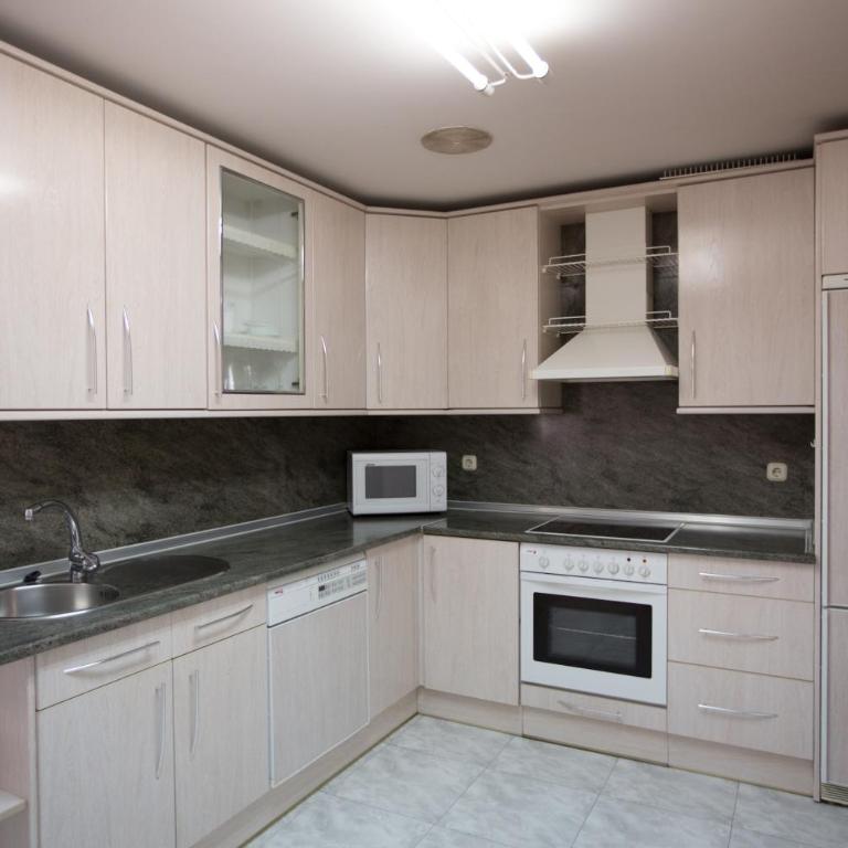 Gestión de Alojamientos Apartments - Four-Bedroom Apartment - 7