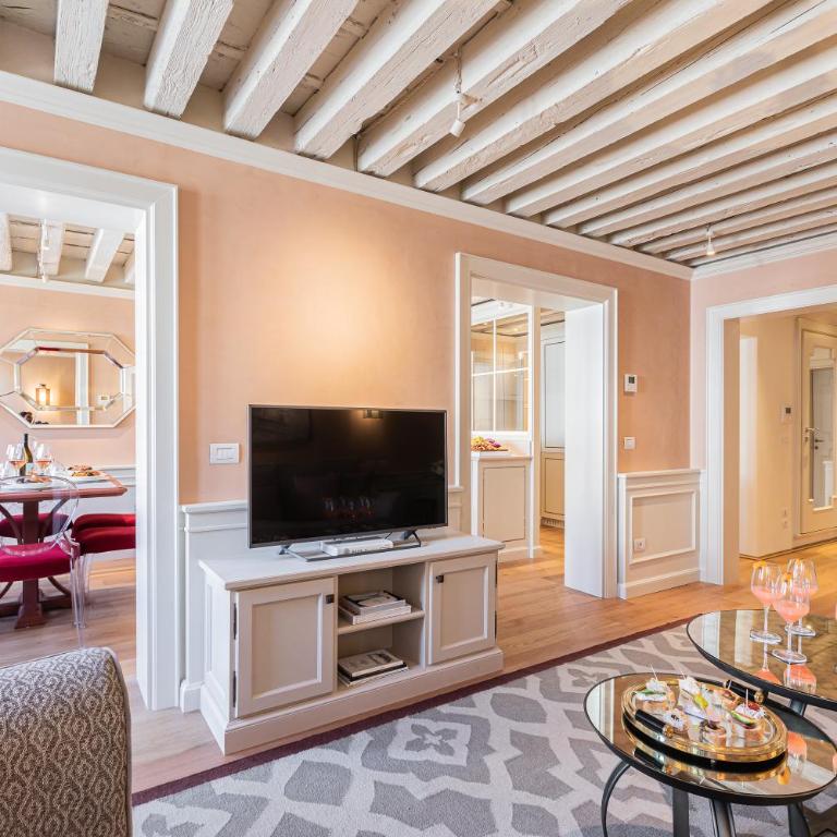 La Dimora di San Maurizio 1- Dimora Italia - - Three-Bedroom Apartment - 9