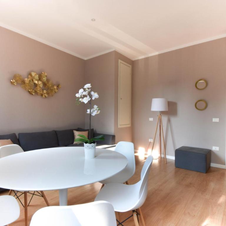 Welc-oM Casa Anna - Appartamento con 2 Camere da Letto - Via Seminario, 6 - 16
