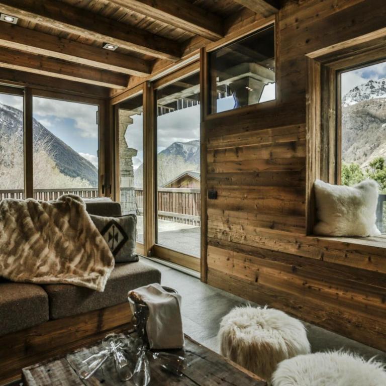 HelloChalet - Chalet Seventy One - Larger Family Ski Chalet in the center - Superior Chalet - 1