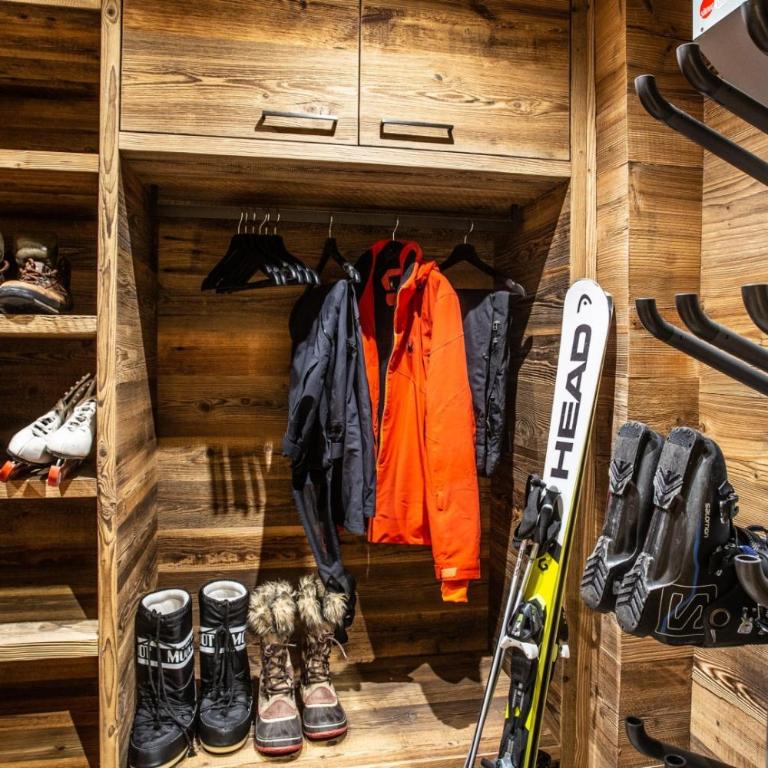 HelloChalet - Chalet Seventy One - Larger Family Ski Chalet in the center - Superior Chalet - 9