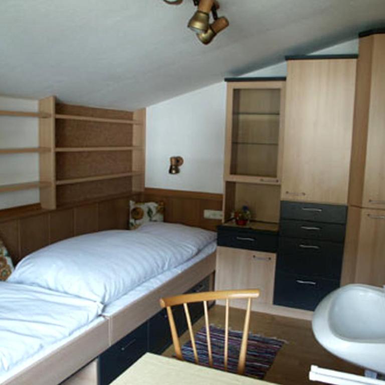 Pension Stubachblick - Zweibettzimmer mit Gemeinschaftsbad - 3