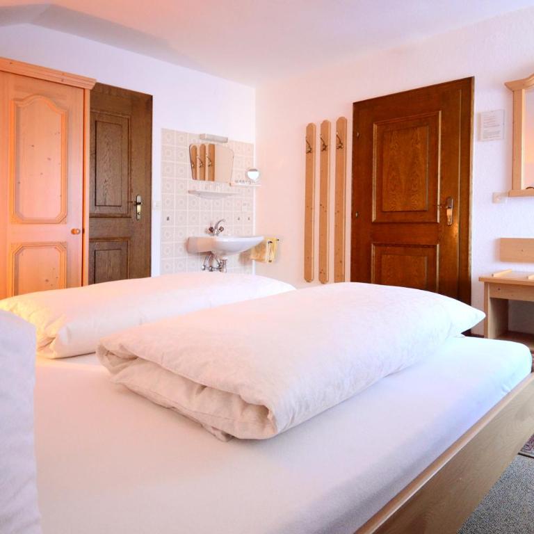 Haus Magdalena - Doppelzimmer mit Balkon 2 - 4