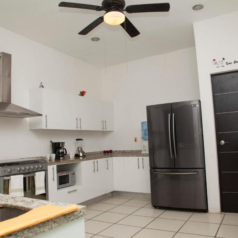 Beautiful Private Villa for 16 PAX with garden, BBQ and pool, Playa del Carmen - Six-Bedroom House - 7