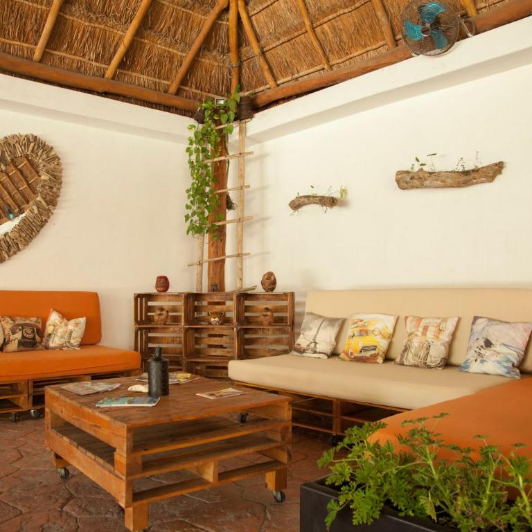 Beautiful Private Villa for 16 PAX with garden, BBQ and pool, Playa del Carmen - Six-Bedroom House - 2