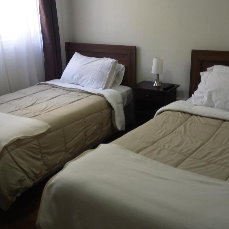 Hostal Los Castaños - Habitación Doble con baño privado - 2 camas - 1