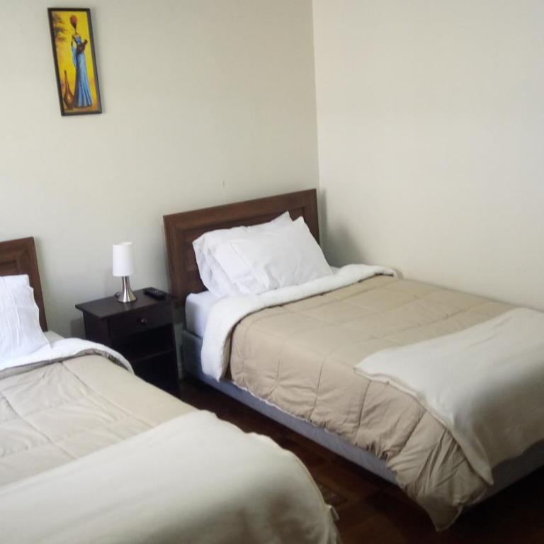 Hostal Los Castaños - Habitación Doble con baño privado - 2 camas - 4
