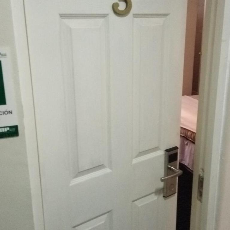 Hostal Los Castaños - Habitación Doble con baño privado - 20