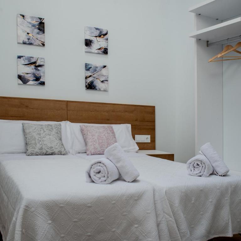 Apartamentos Turisticos Moret 11 - 2A - Three-Bedroom Apartment - 10