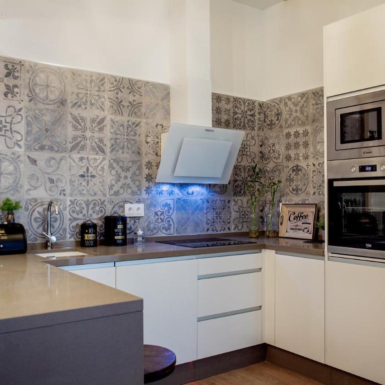 Apartamentos Turisticos Moret 11 - 2A - Three-Bedroom Apartment - 18