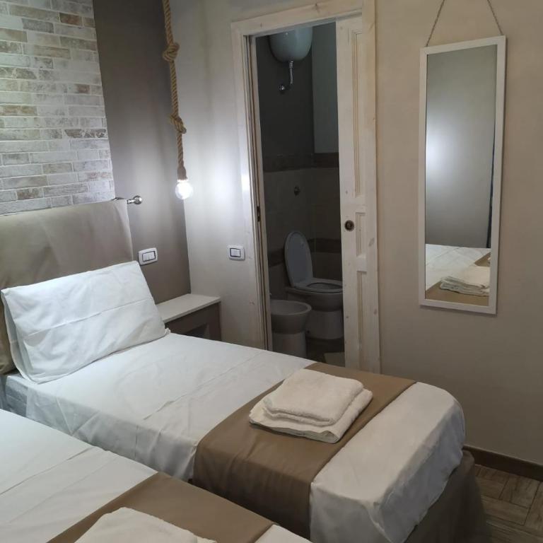 Guesthouse Luisella - Deluxe Double or Twin Room with City View - 16
