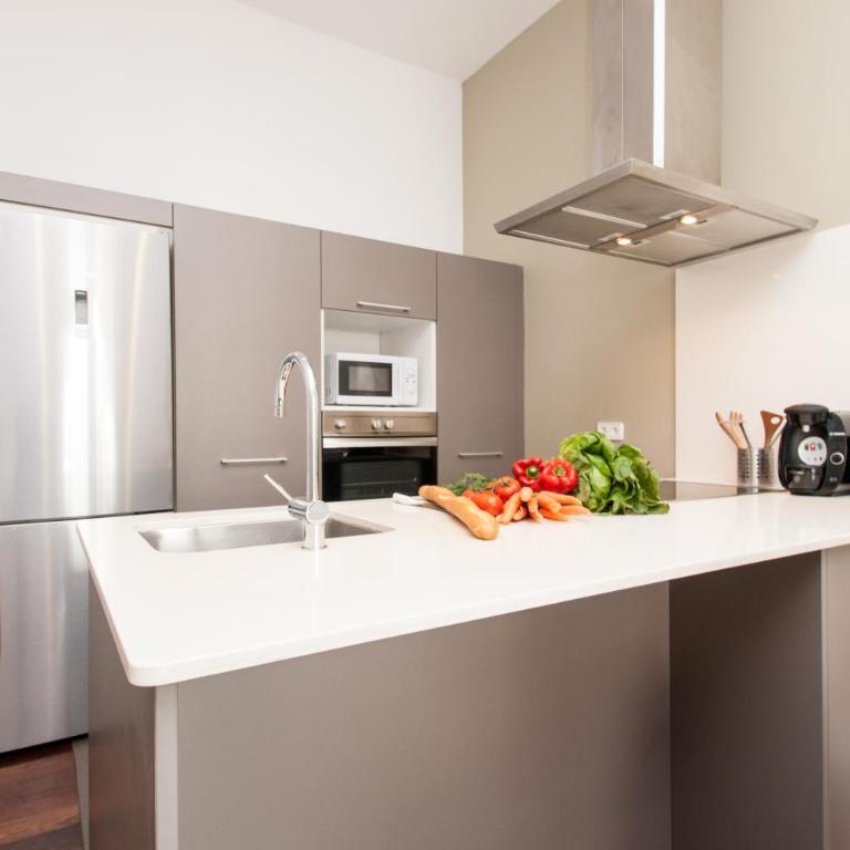 BCN Apartments 41 - Three-Bedroom Apartment with Terrace - 4