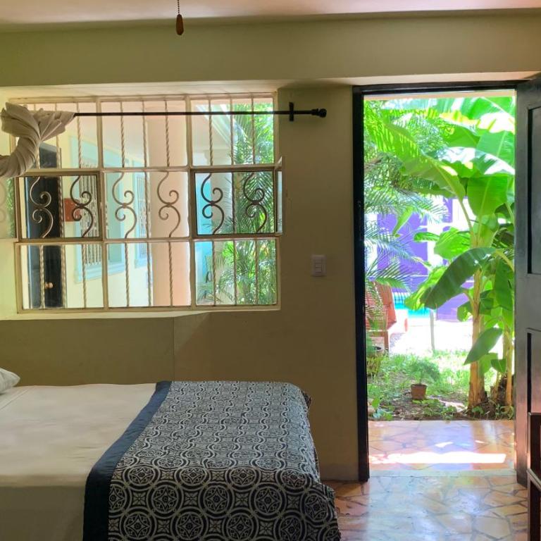 Hotel Santa Ana - Family Room - 4