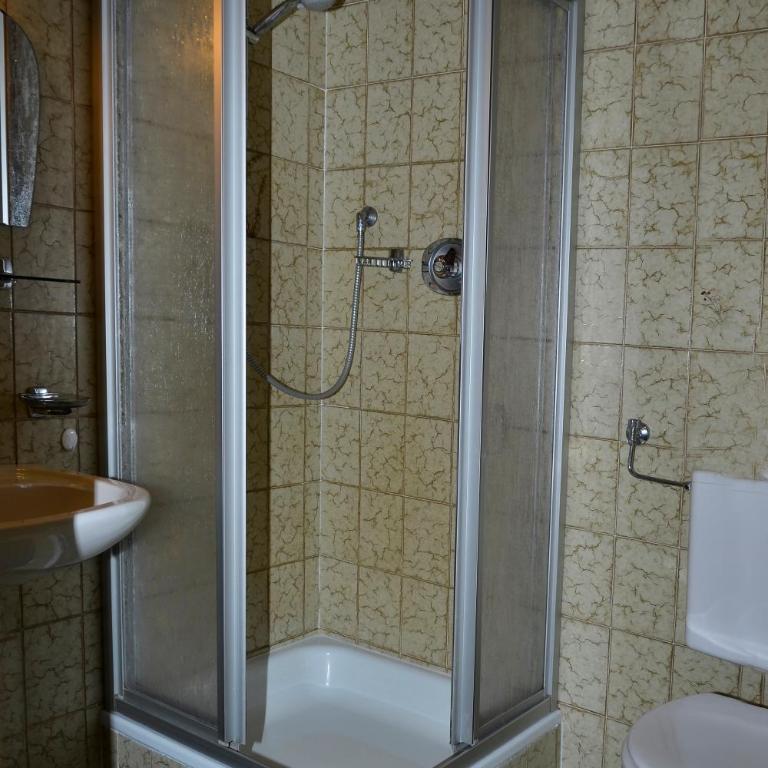 Pension Pichler - Camera Tripla Comfort con Doccia - 5