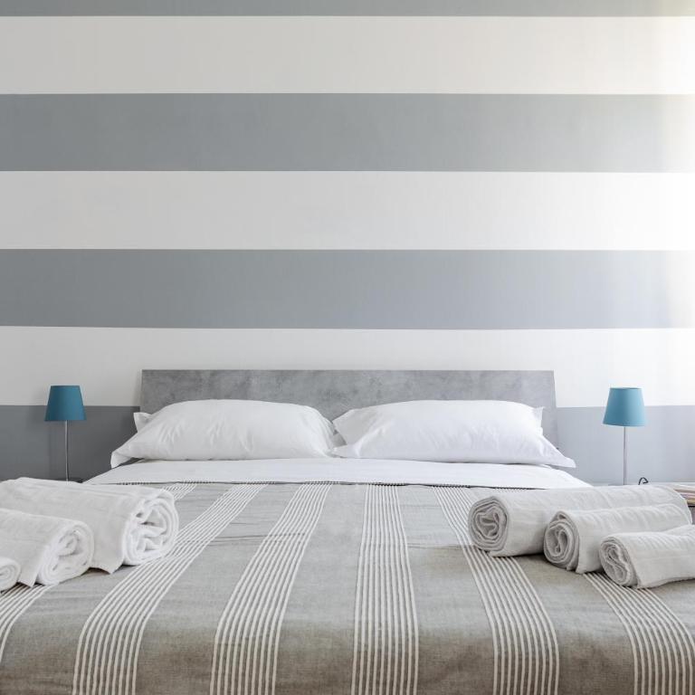 GuestHost - Sant'Orsola Colorful Huge Apartment - Two-Bedroom Apartment - 20