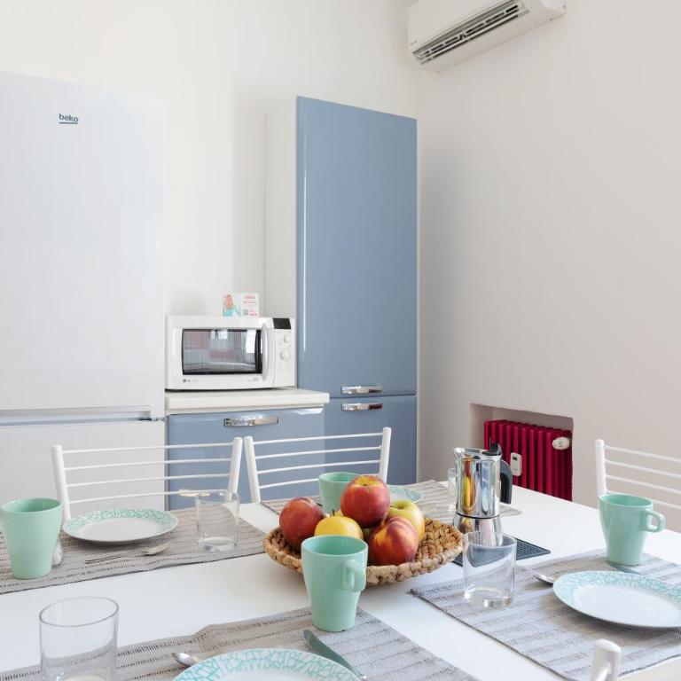 GuestHost - Sant'Orsola Colorful Huge Apartment - Two-Bedroom Apartment - 2