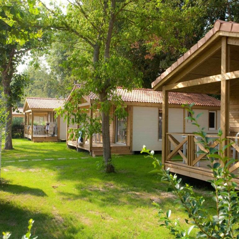 Camping Le Méditerranée Argelès - Domaine piétonnier - Chalet Prestige (4 Adultes) - 2