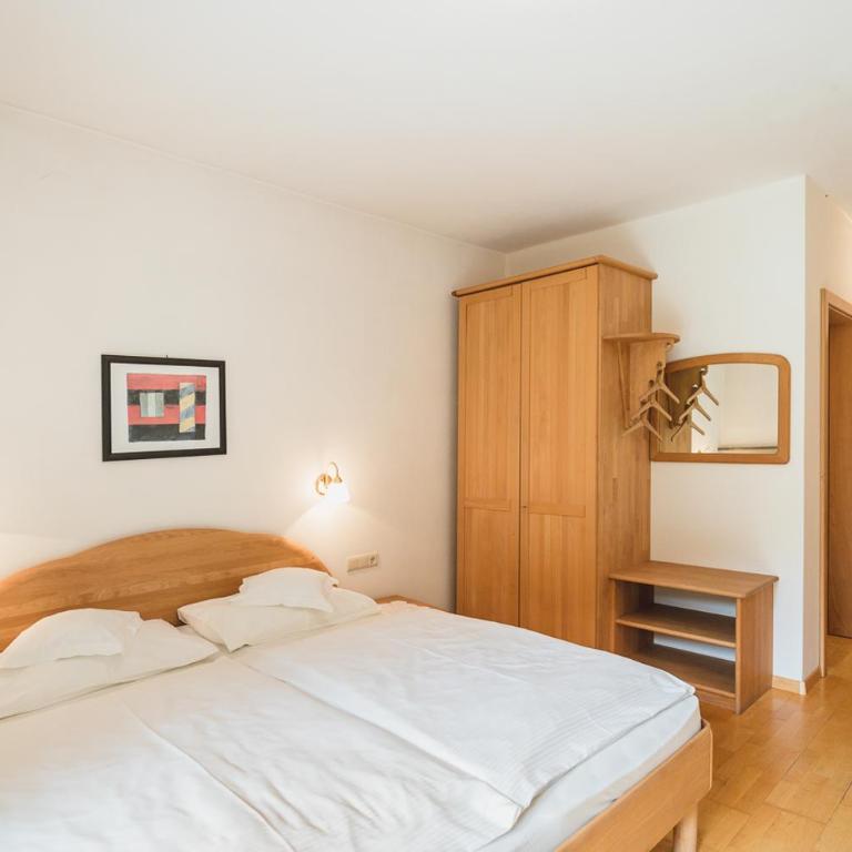 Guesthouse St Nikolaus - Familienzimmer mit Badewanne - 3