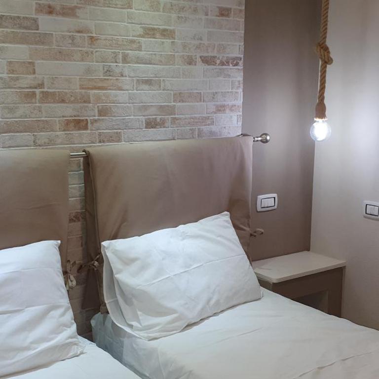 Guesthouse Luisella - Deluxe Double or Twin Room with City View - 8