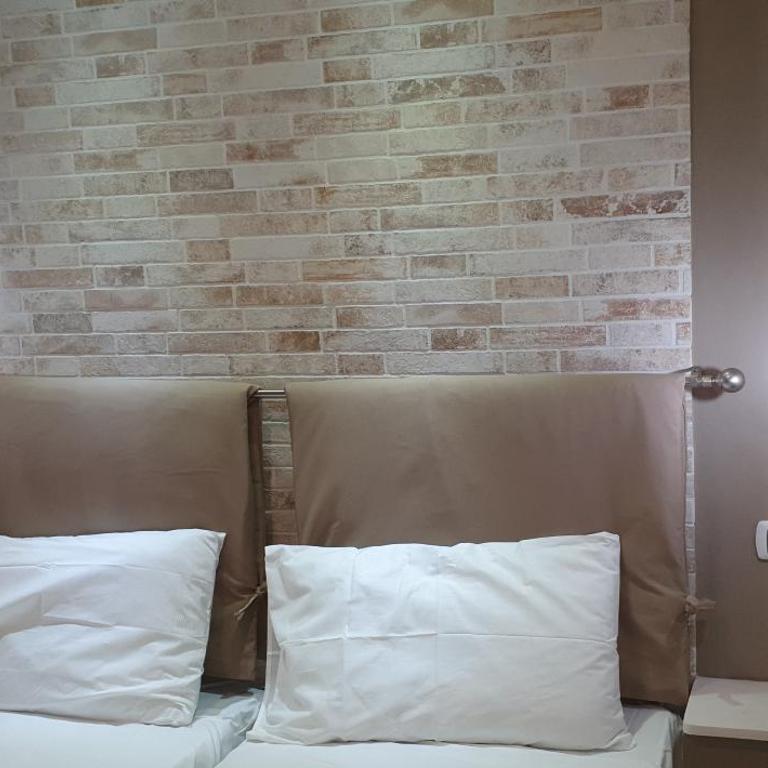 Guesthouse Luisella - Deluxe Double or Twin Room with City View - 14