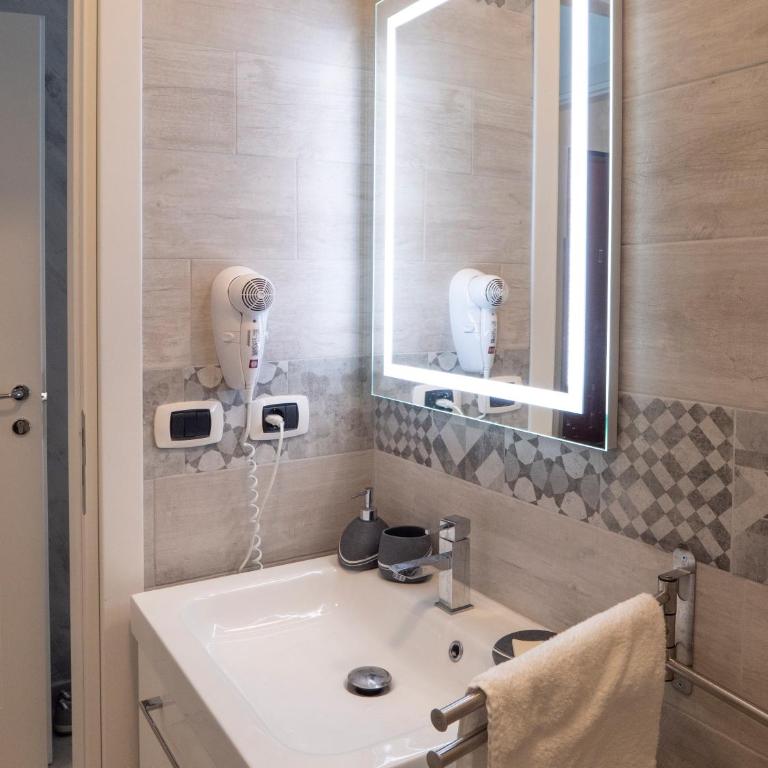 Albachiara Suite Rooms - Camera Matrimoniale Deluxe con Balcone - 15