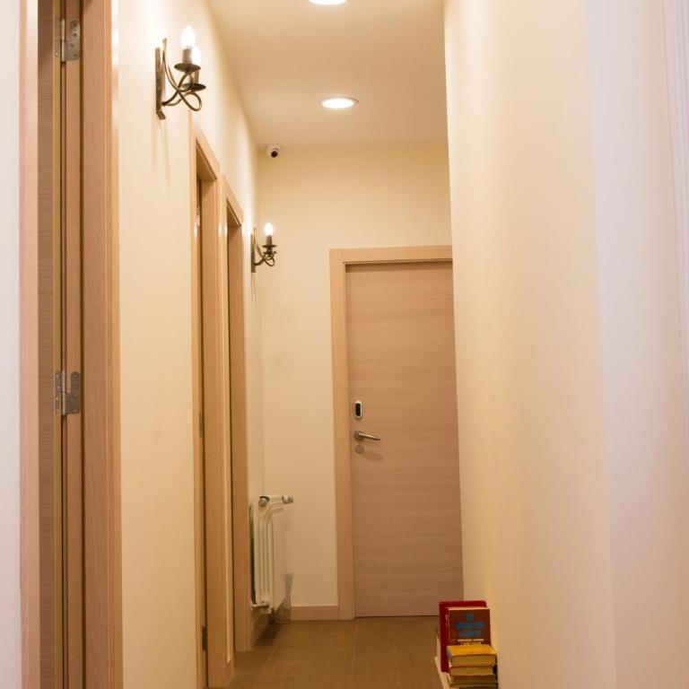 Hostal Excellence - Double or Twin Room with Shared Bathroom - 6