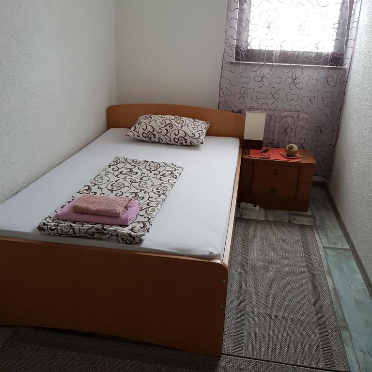 Aman Guesthouse - Single Room with Shared Bathroom - 10