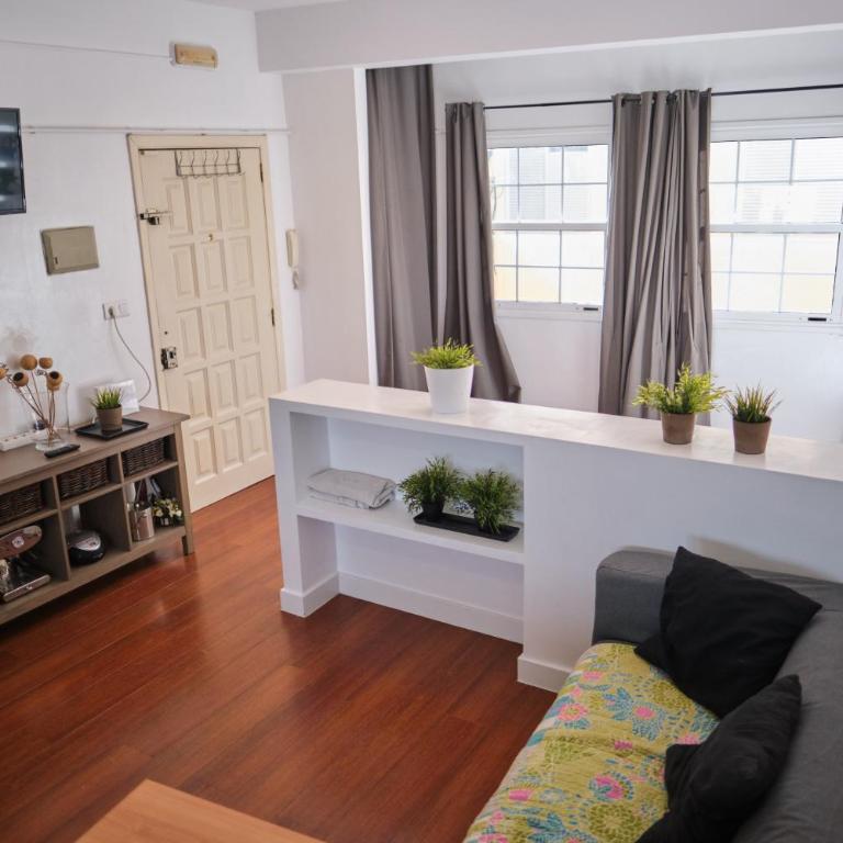 CENTRICO Y LUMINOSO ESTUDIO EN SANTA CRUZ - Apartamento de 1 dormitorio - 1