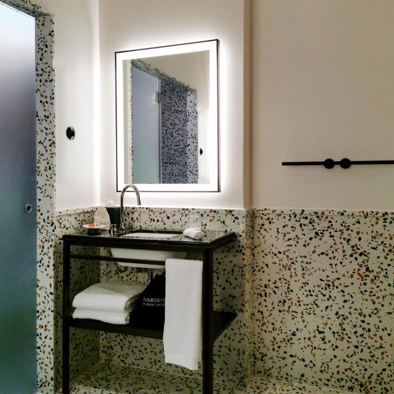 Hôtel Le Ballu - Chambre Double Deluxe - 7