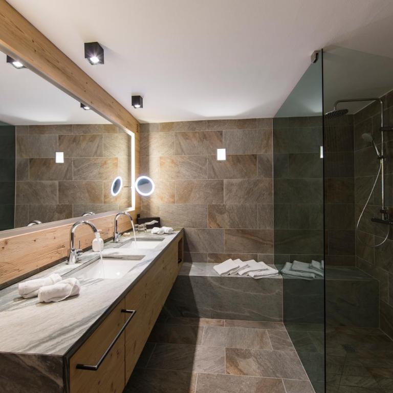 Dolomitenblick alps boutique hotel - Habitación Doble Superior con balcón y vistas a la montaña - 11